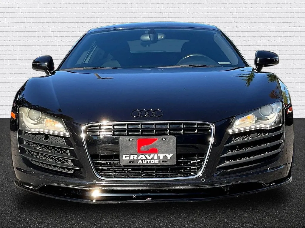 Audi R8 photo 2