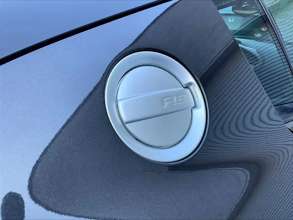 Audi R8 photo 15