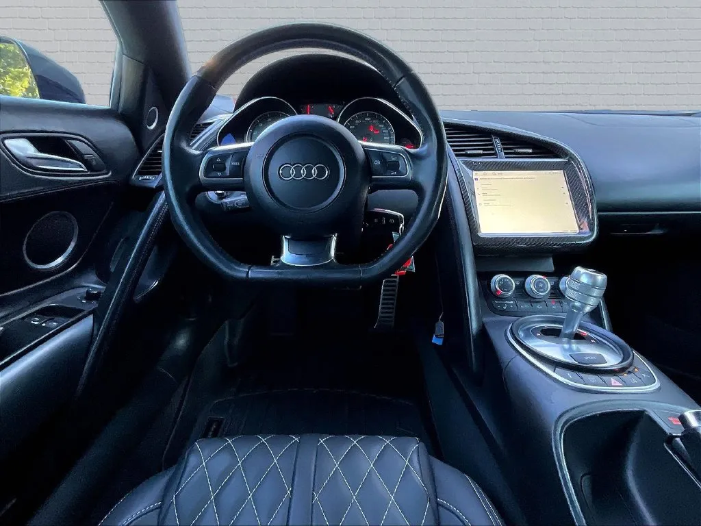 Audi R8 photo 8