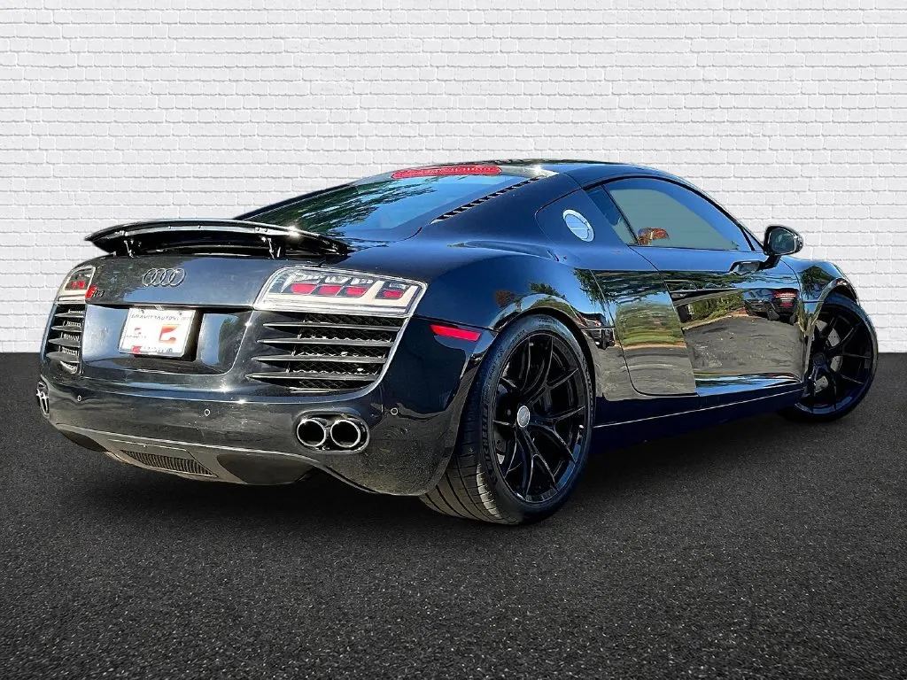 Audi R8 photo 6