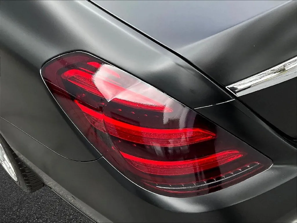 Mercedes-Benz S-Class photo 12