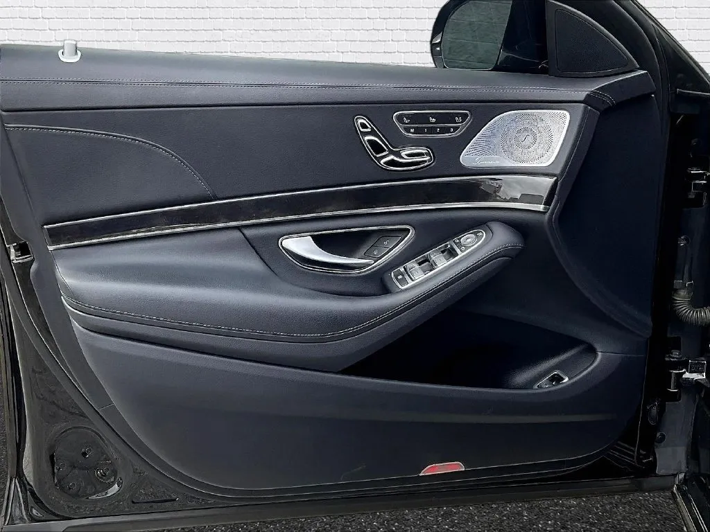 Mercedes-Benz S-Class photo 10