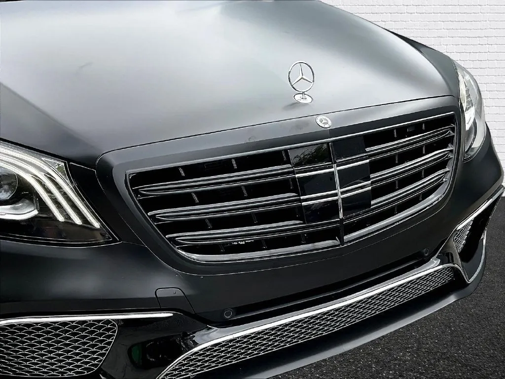 Mercedes-Benz S-Class photo 16