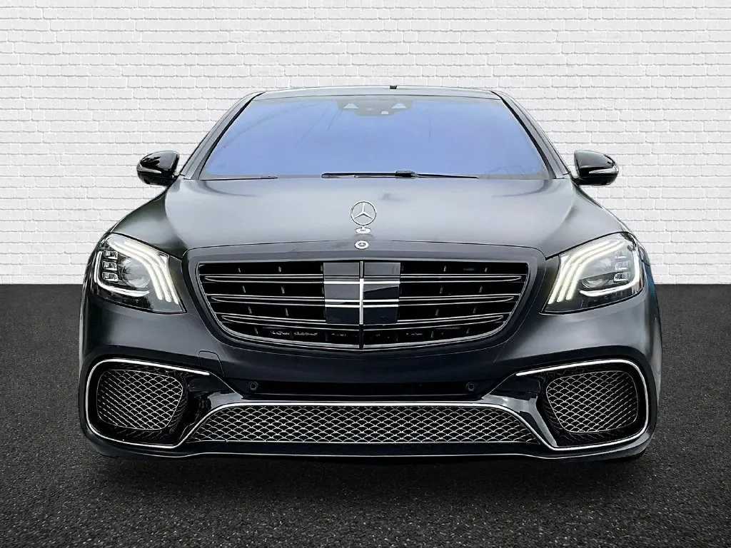 Mercedes-Benz S-Class photo 2
