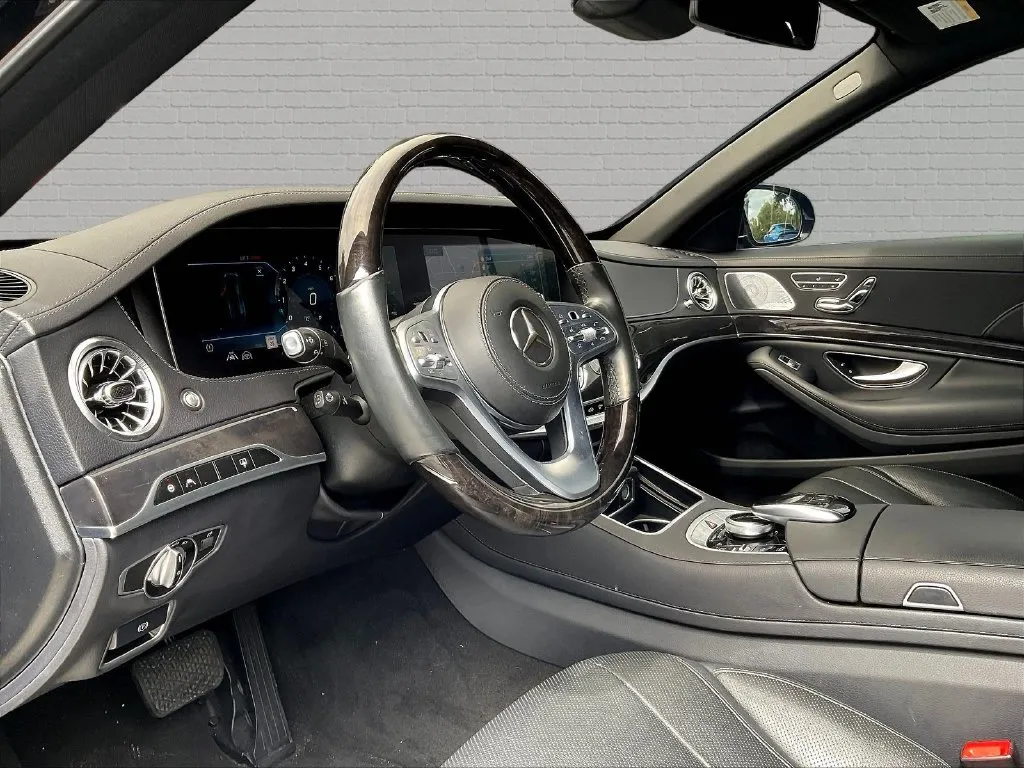 Mercedes-Benz S-Class photo 8