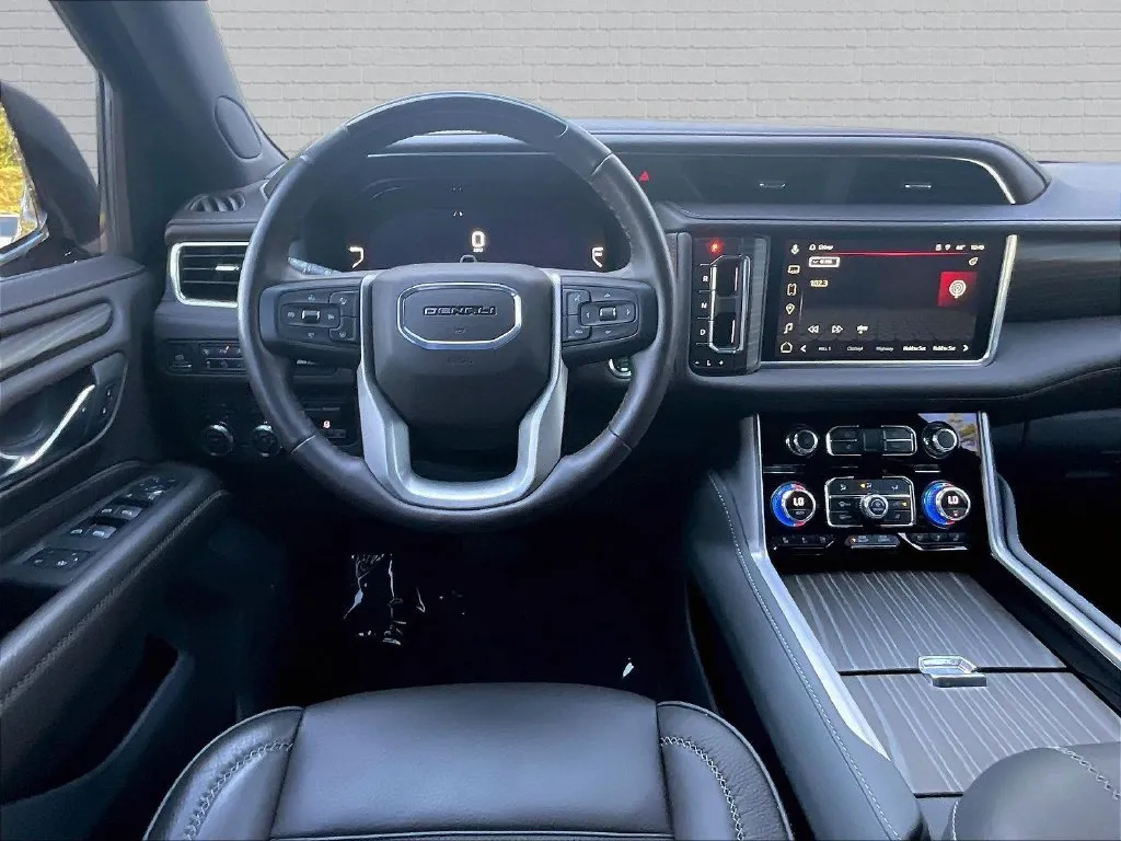 GMC Yukon photo 8