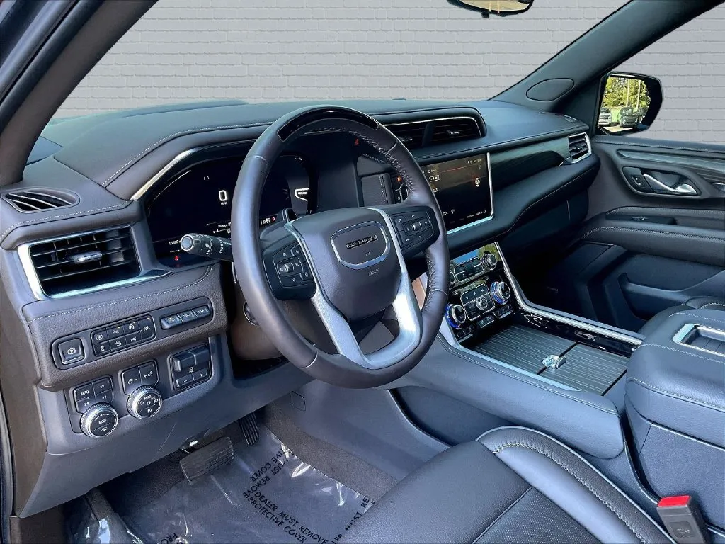 GMC Yukon photo 12