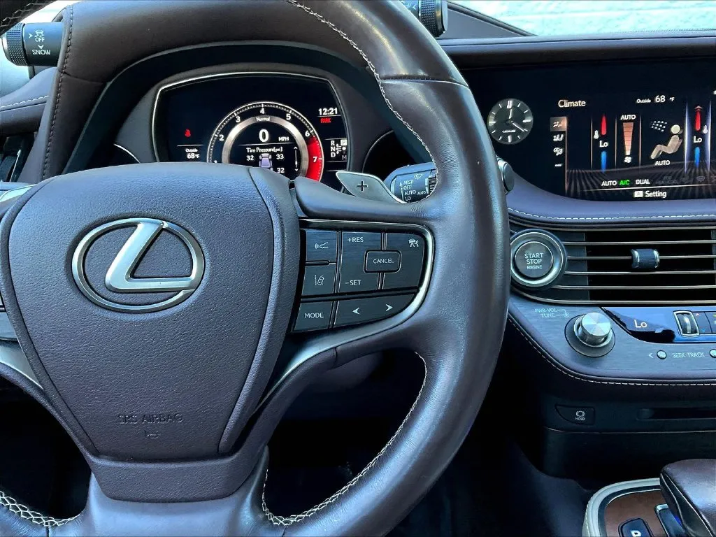 Lexus LS photo 9