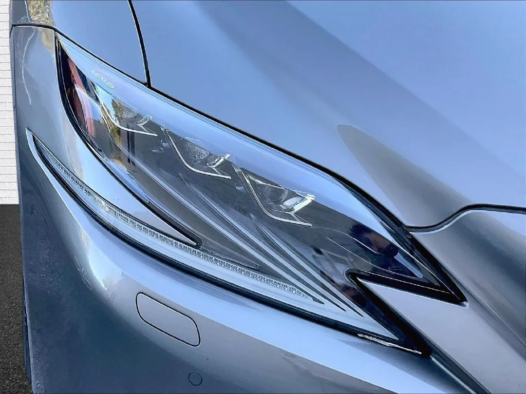 Lexus LS photo 22