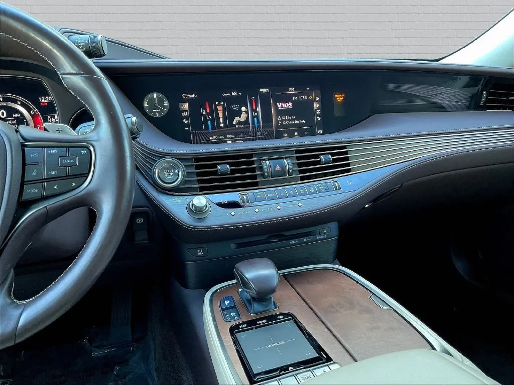 Lexus LS photo 6