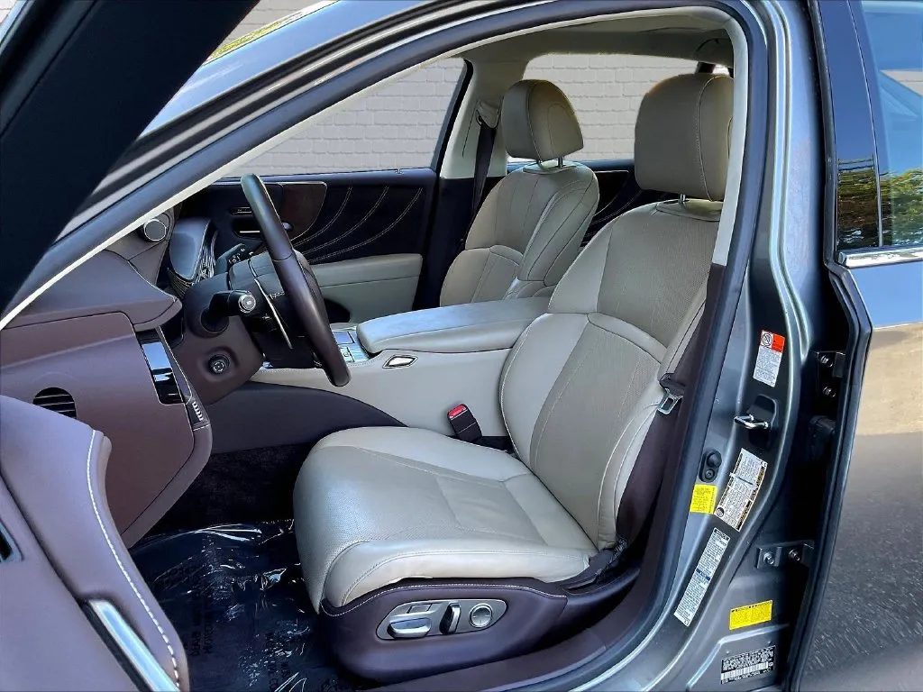 Lexus LS photo 15