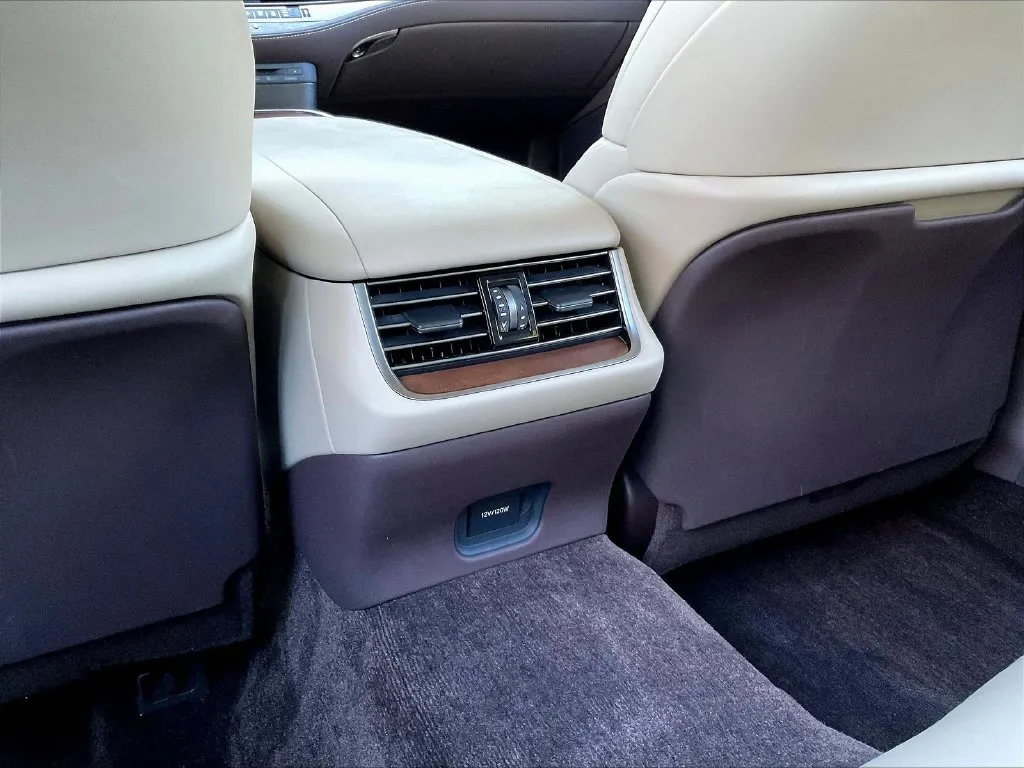 Lexus LS photo 7