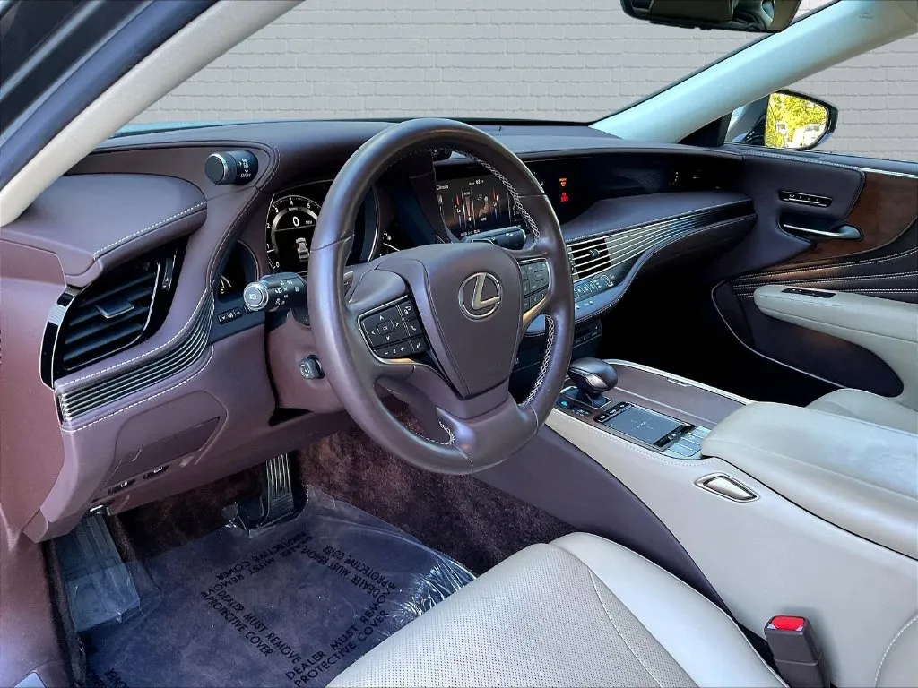 Lexus LS photo 12