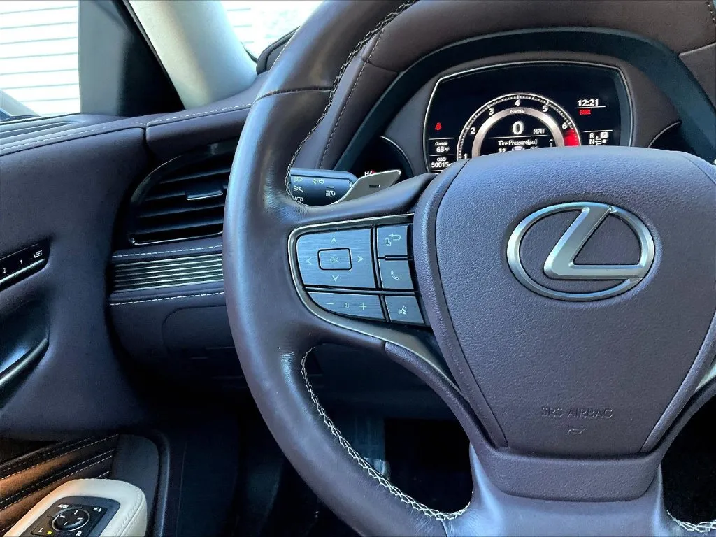 Lexus LS photo 8
