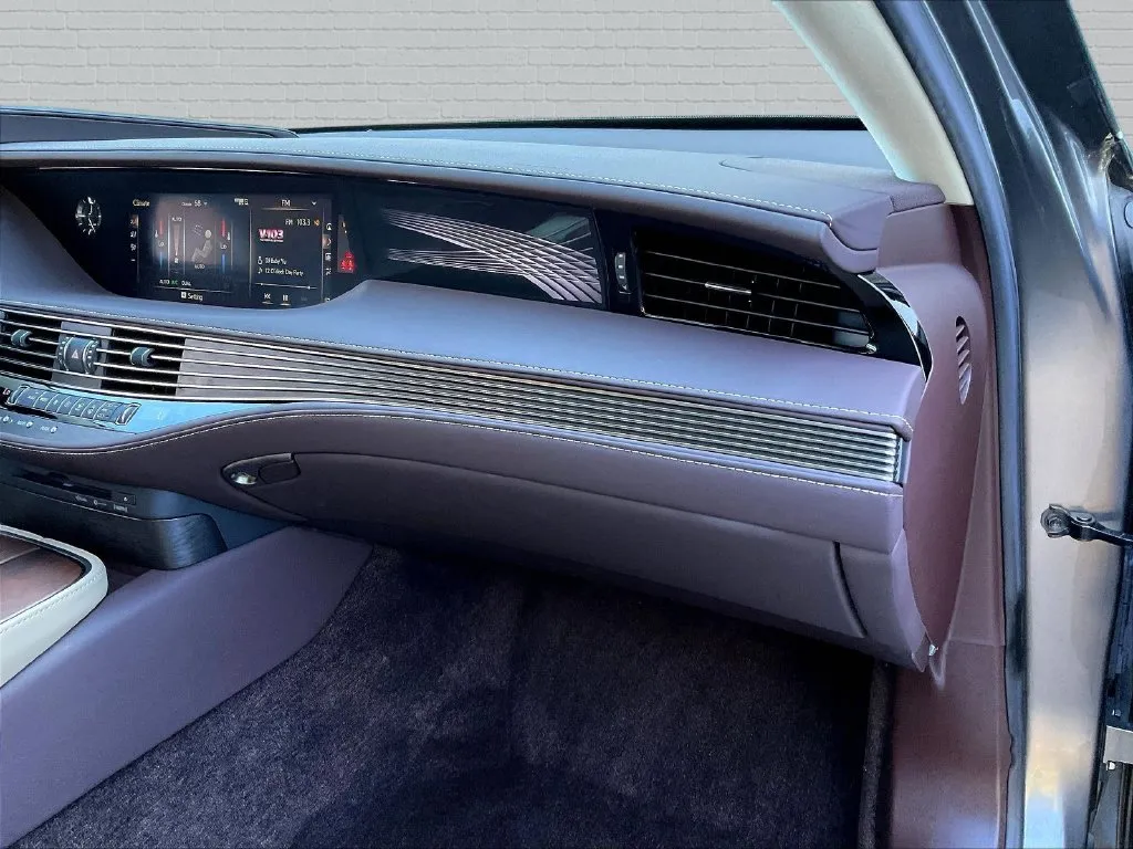 Lexus LS photo 18