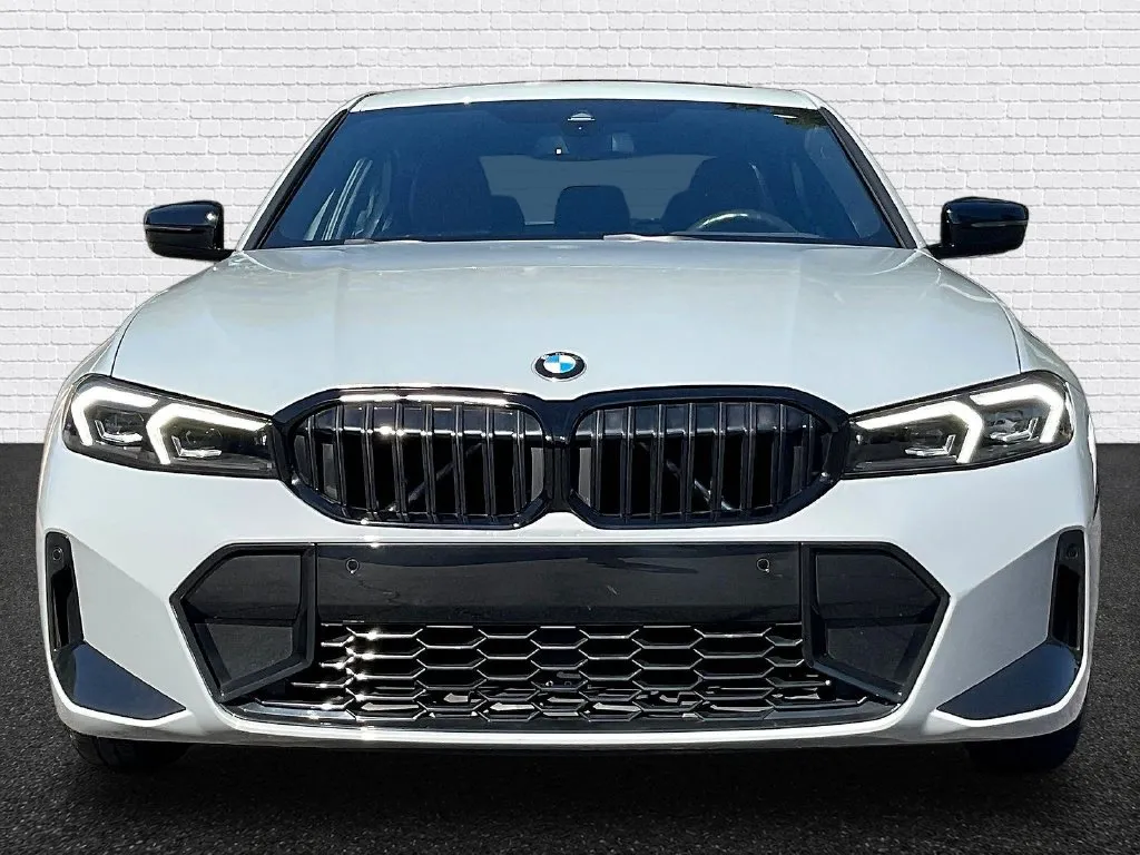 BMW 3 Series photo 2