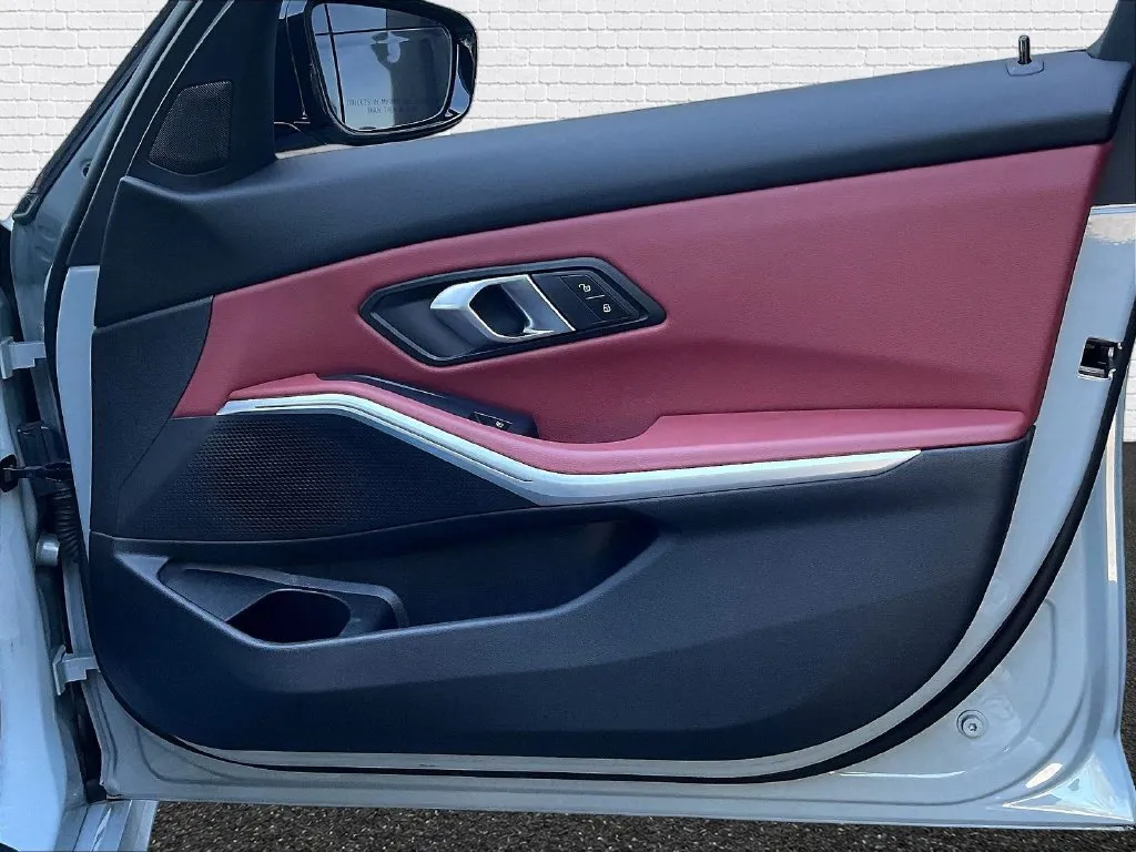 BMW 3 Series photo 18