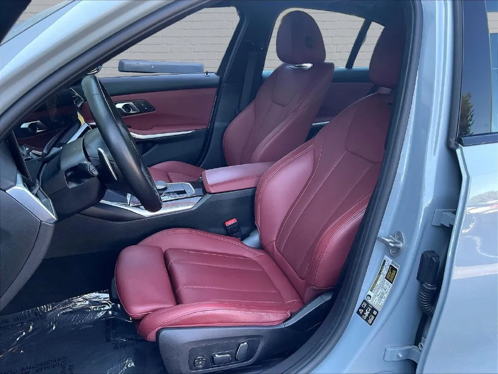BMW 3 Series photo 15