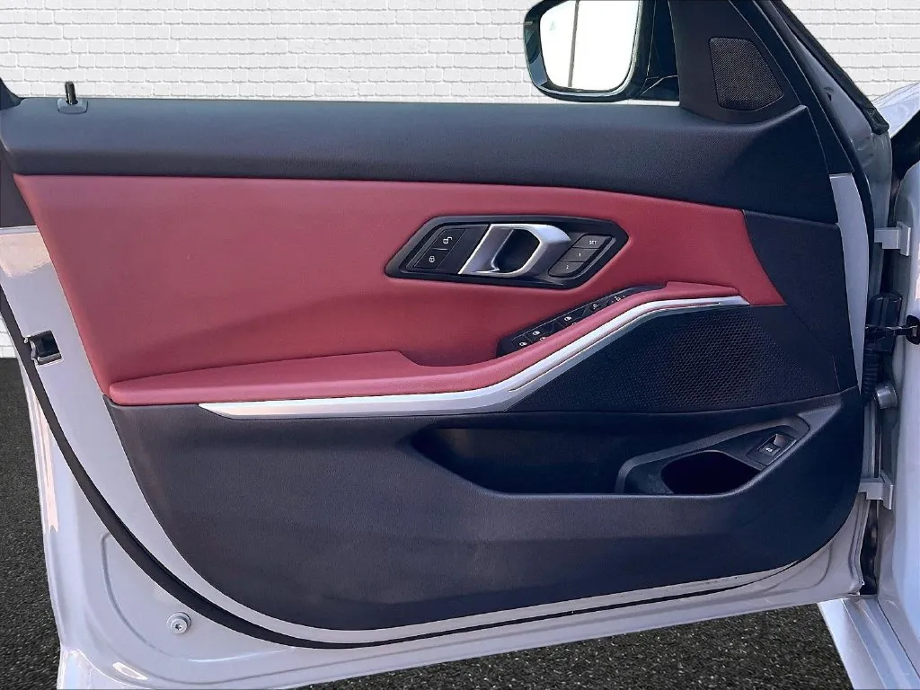 BMW 3 Series photo 14