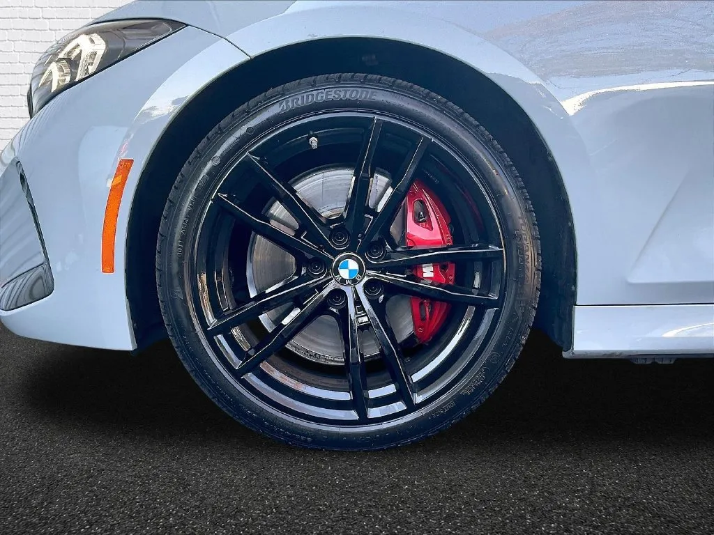 BMW 3 Series photo 21