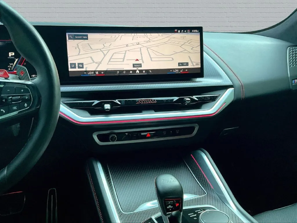 BMW XM photo 9