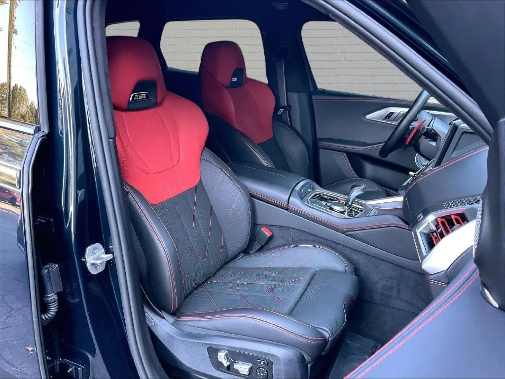 BMW XM photo 24