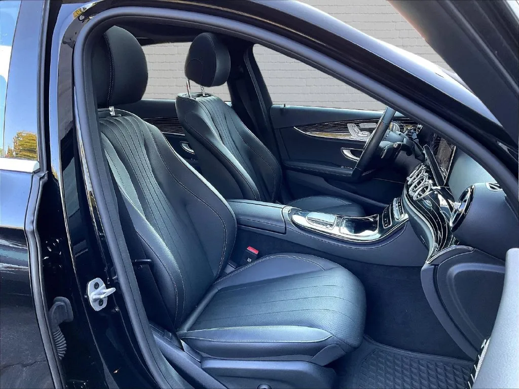 Mercedes-Benz E-Class photo 19