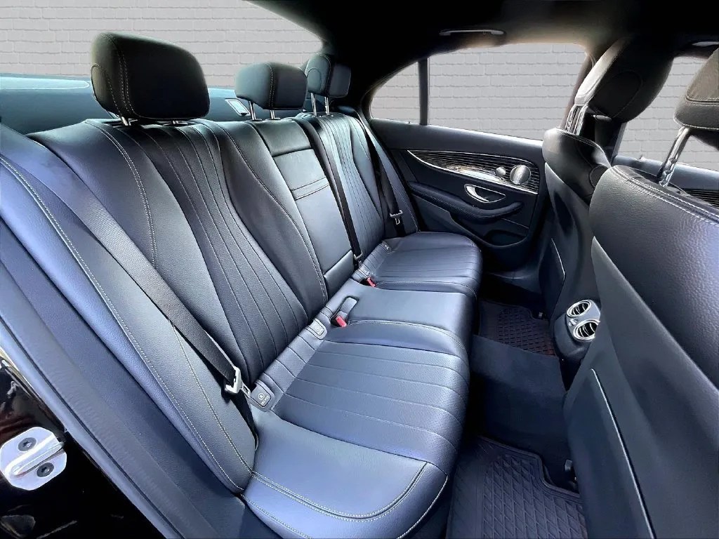 Mercedes-Benz E-Class photo 17