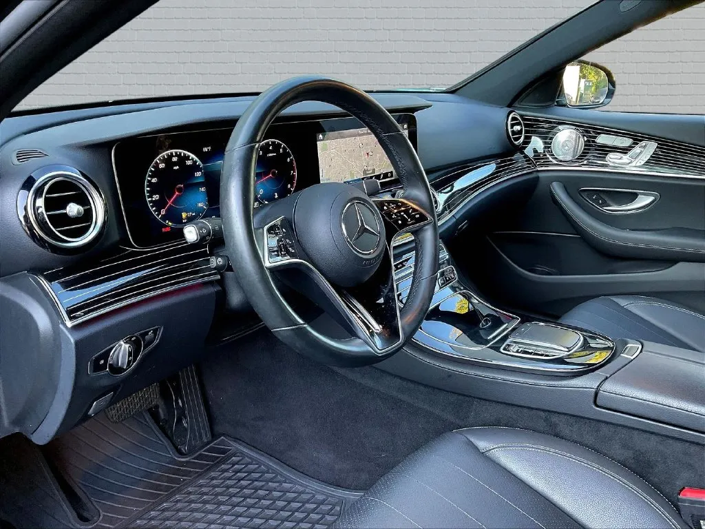 Mercedes-Benz E-Class photo 11