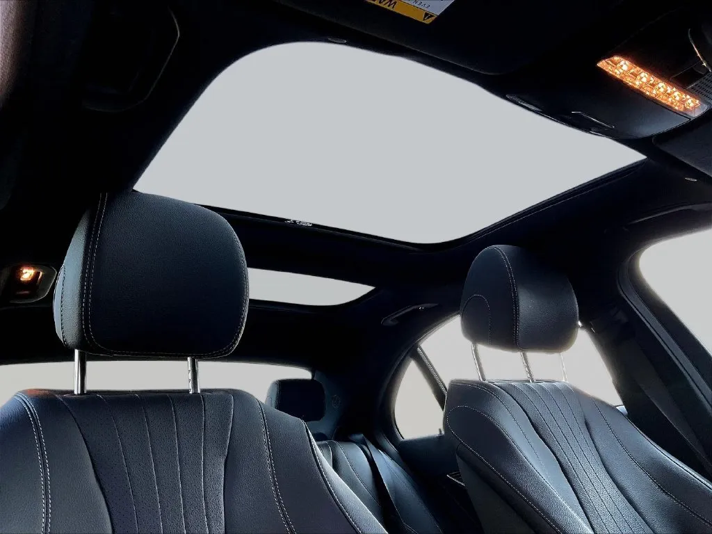 Mercedes-Benz E-Class photo 18