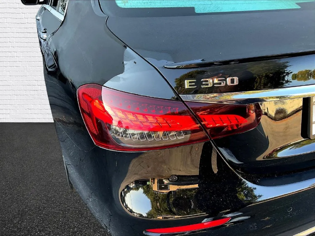 Mercedes-Benz E-Class photo 16