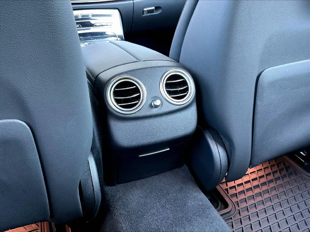Mercedes-Benz E-Class photo 8