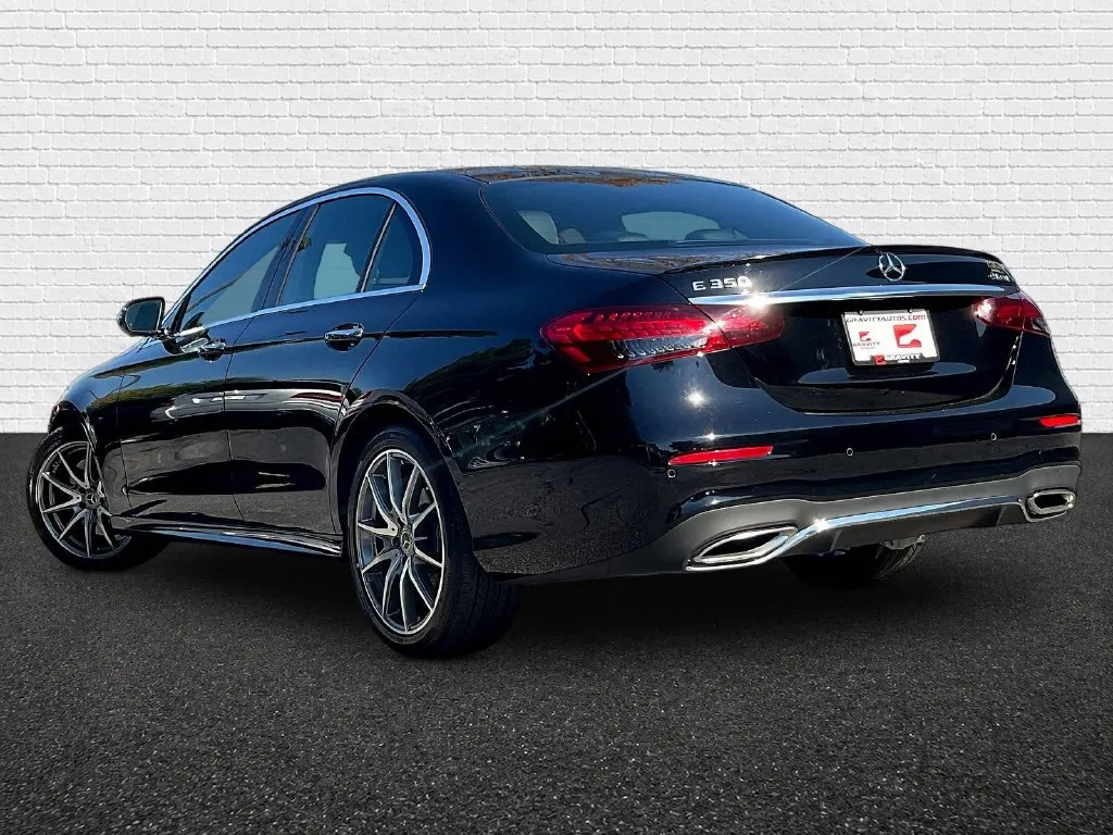 Mercedes-Benz E-Class photo 4