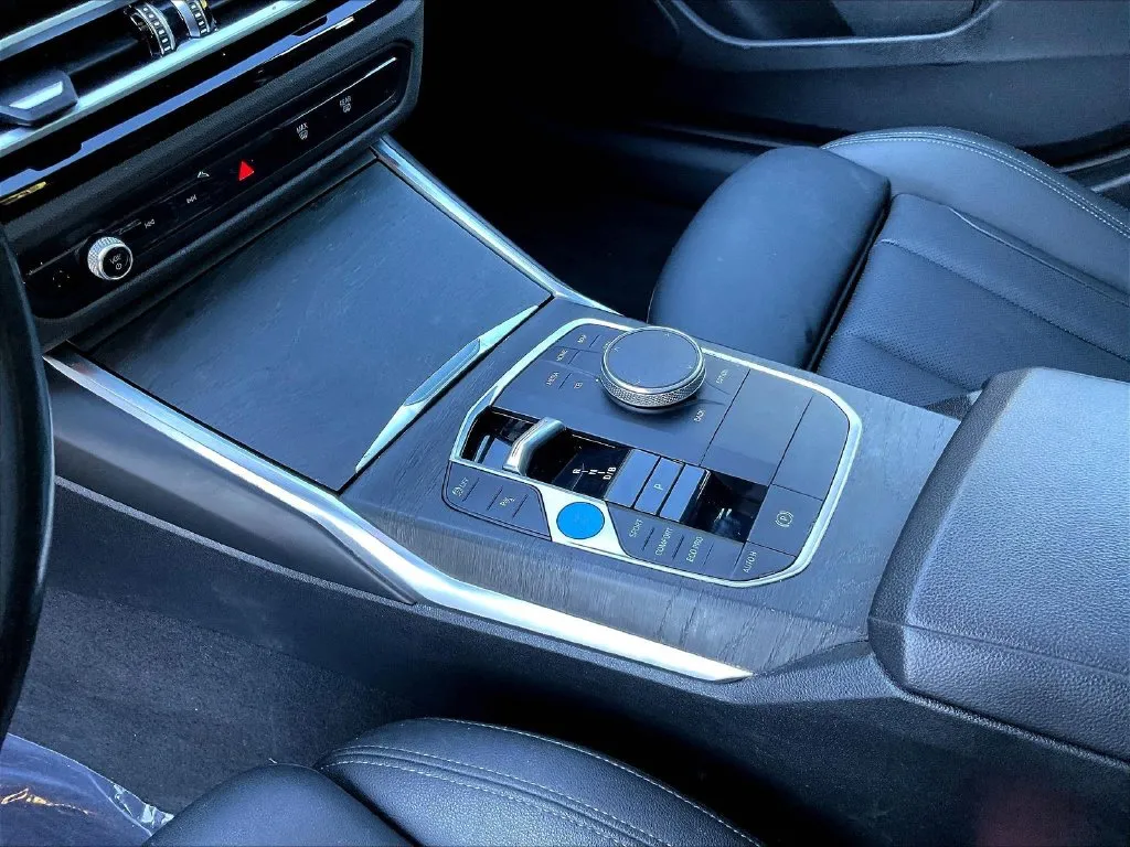 BMW i4 photo 10