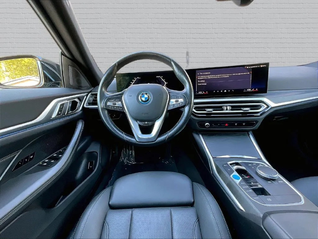 BMW i4 photo 7