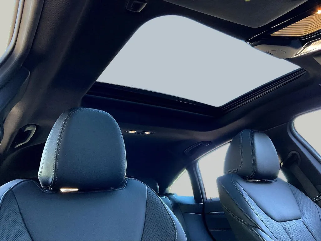 BMW i4 photo 15
