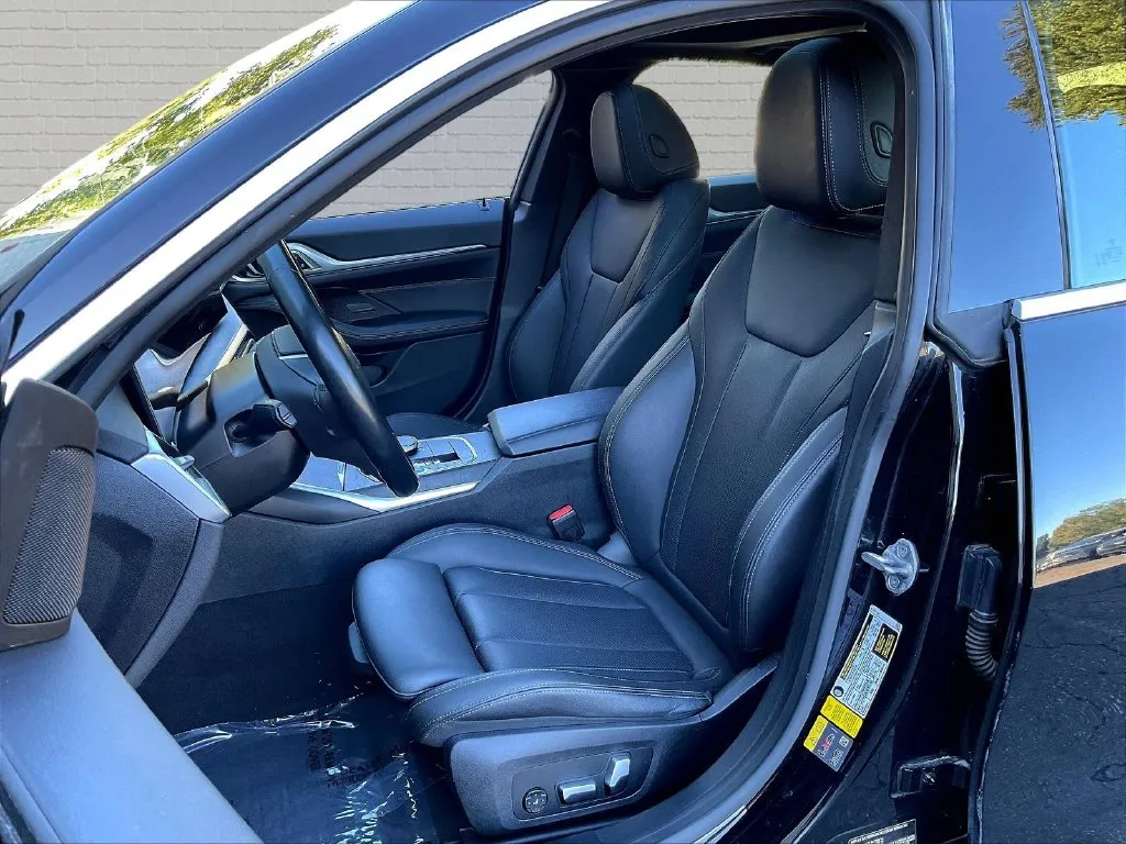 BMW i4 photo 11