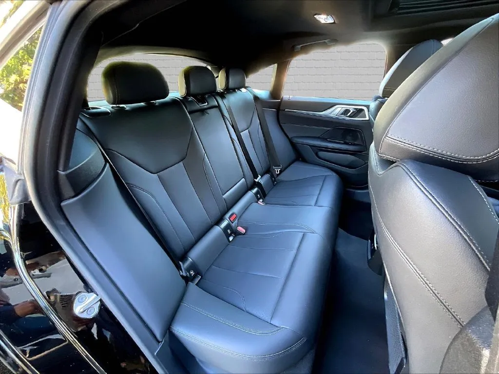 BMW i4 photo 13