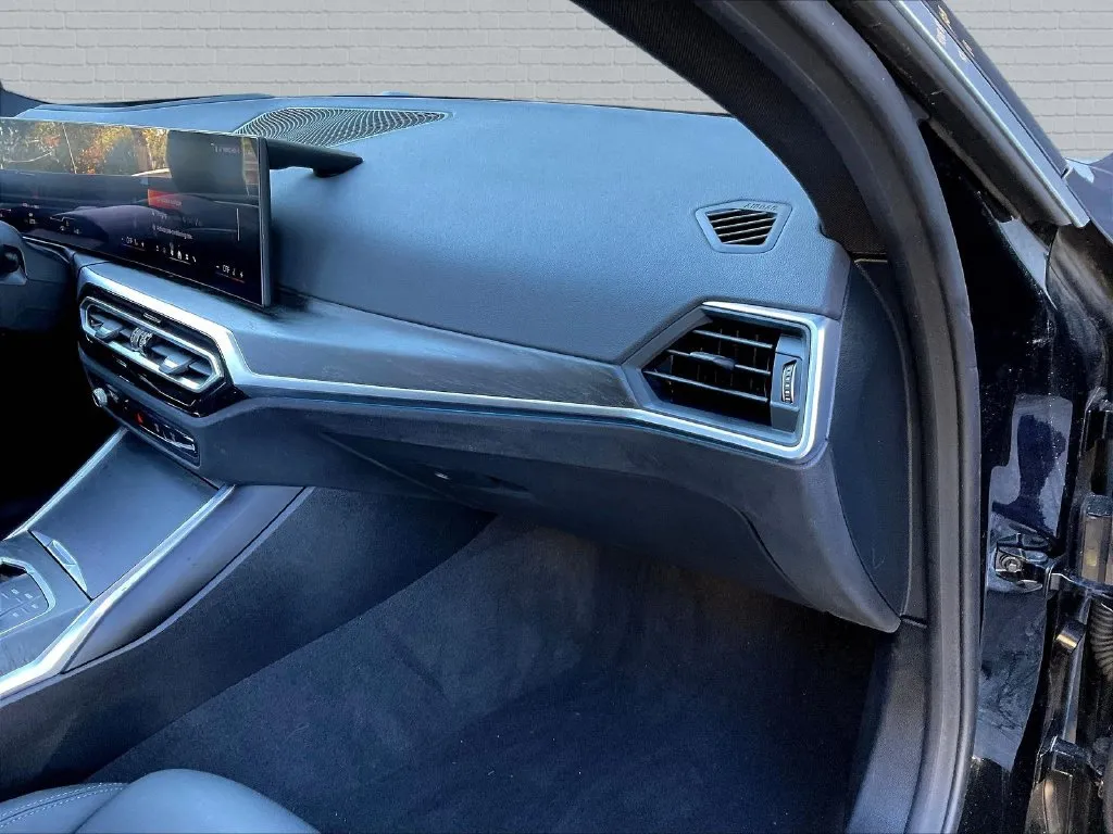 BMW i4 photo 14