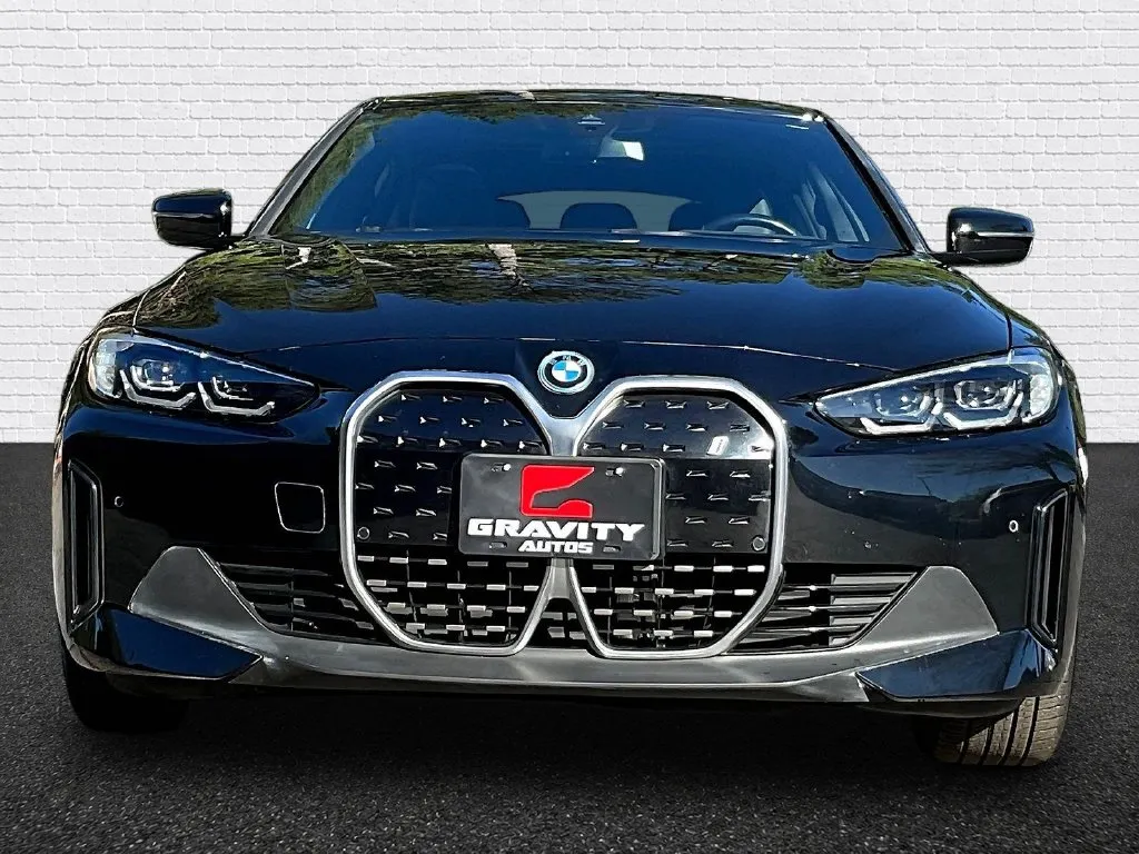 BMW i4 photo 2