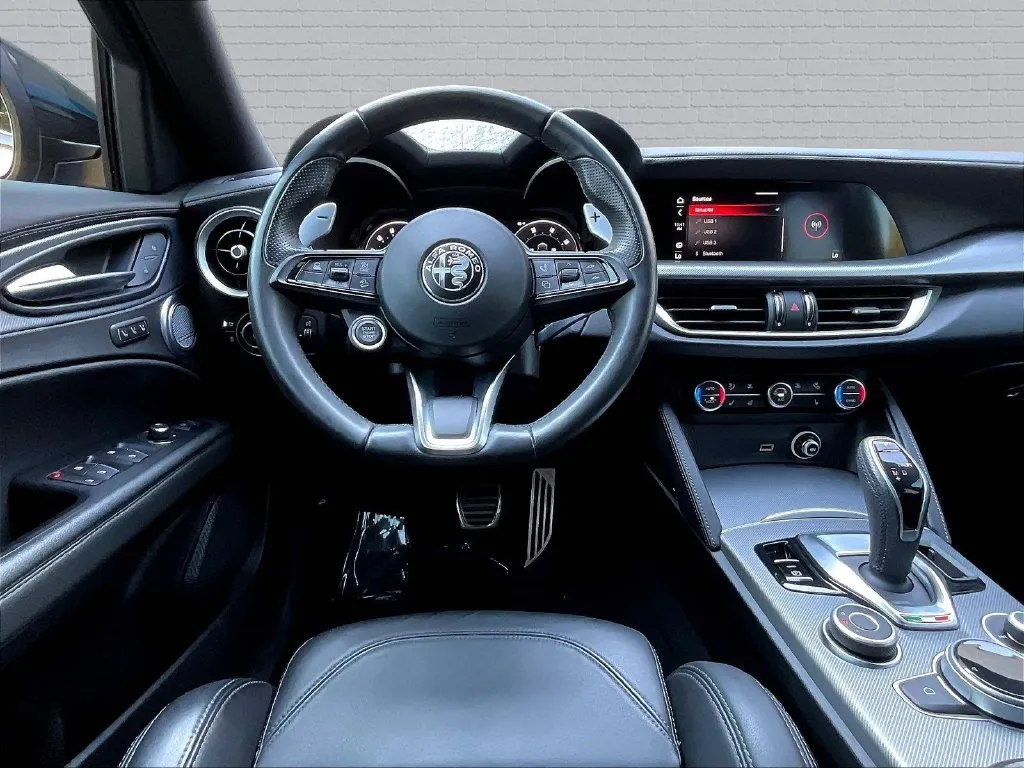 Alfa Romeo Stelvio photo 7