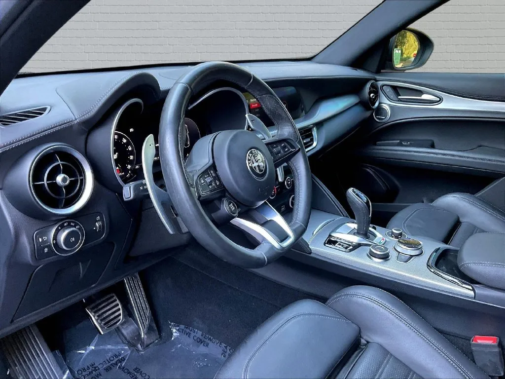 Alfa Romeo Stelvio photo 12