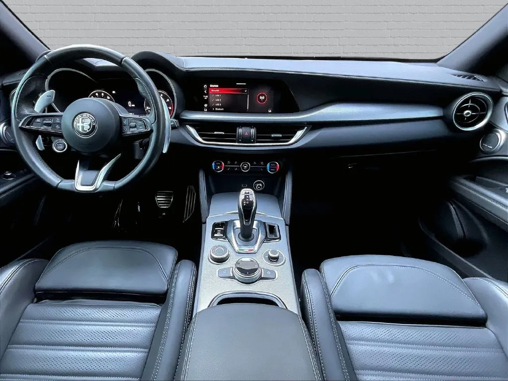 Alfa Romeo Stelvio photo 6