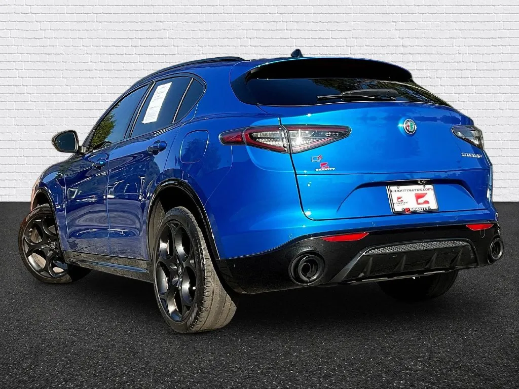 Alfa Romeo Stelvio photo 4