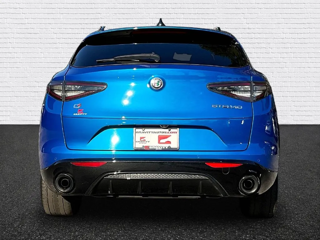 Alfa Romeo Stelvio photo 5
