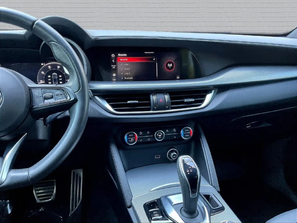 Alfa Romeo Stelvio photo 8