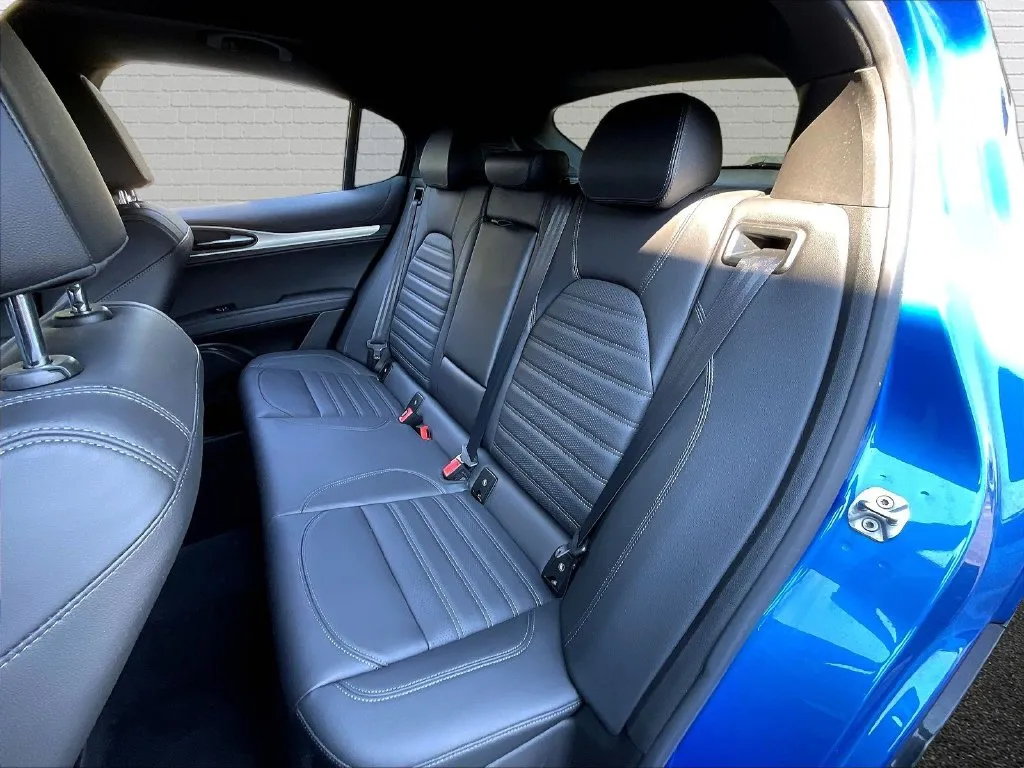 Alfa Romeo Stelvio photo 17