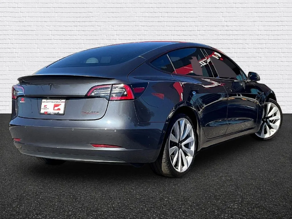 Tesla Model 3 photo 6