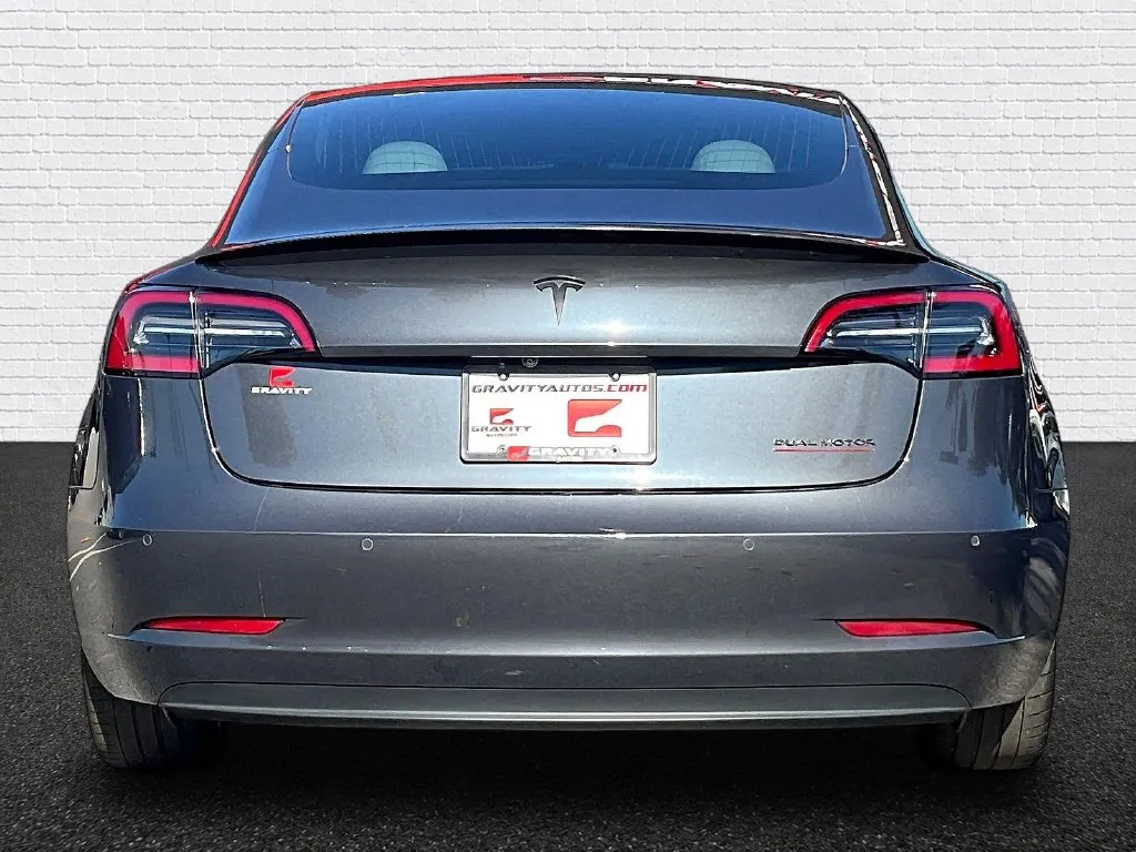 Tesla Model 3 photo 5