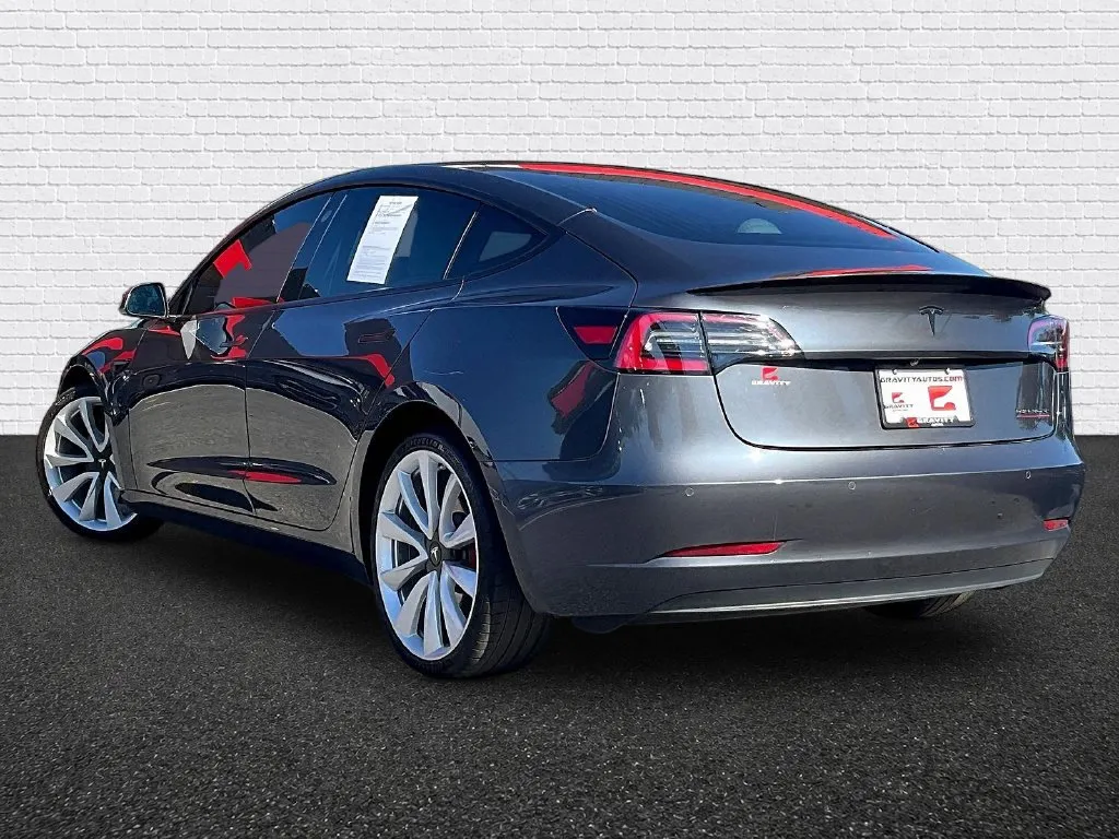 Tesla Model 3 photo 4